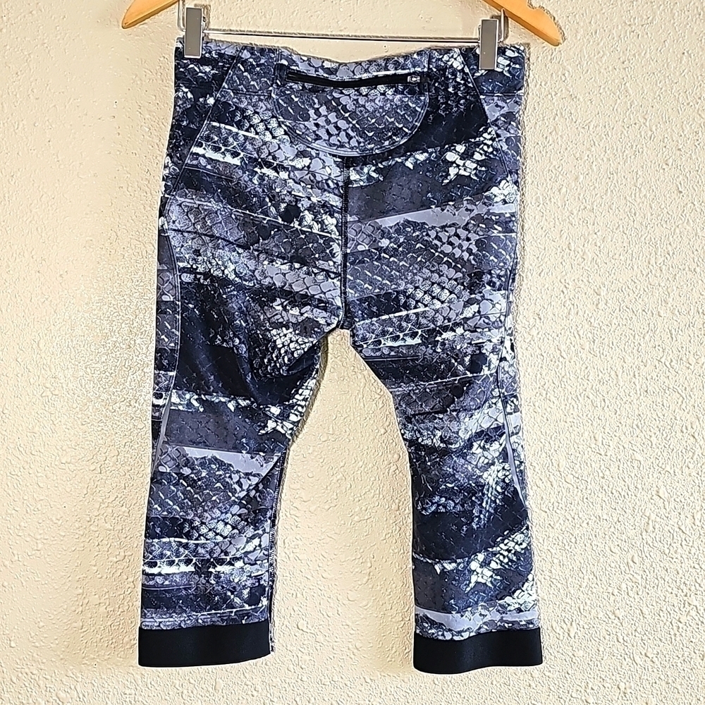 The North Face Camo Capri Leggings. - Picture 4 of 6